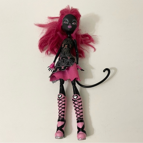 Monster High Catty Noir Doll - Picture 1 of 16